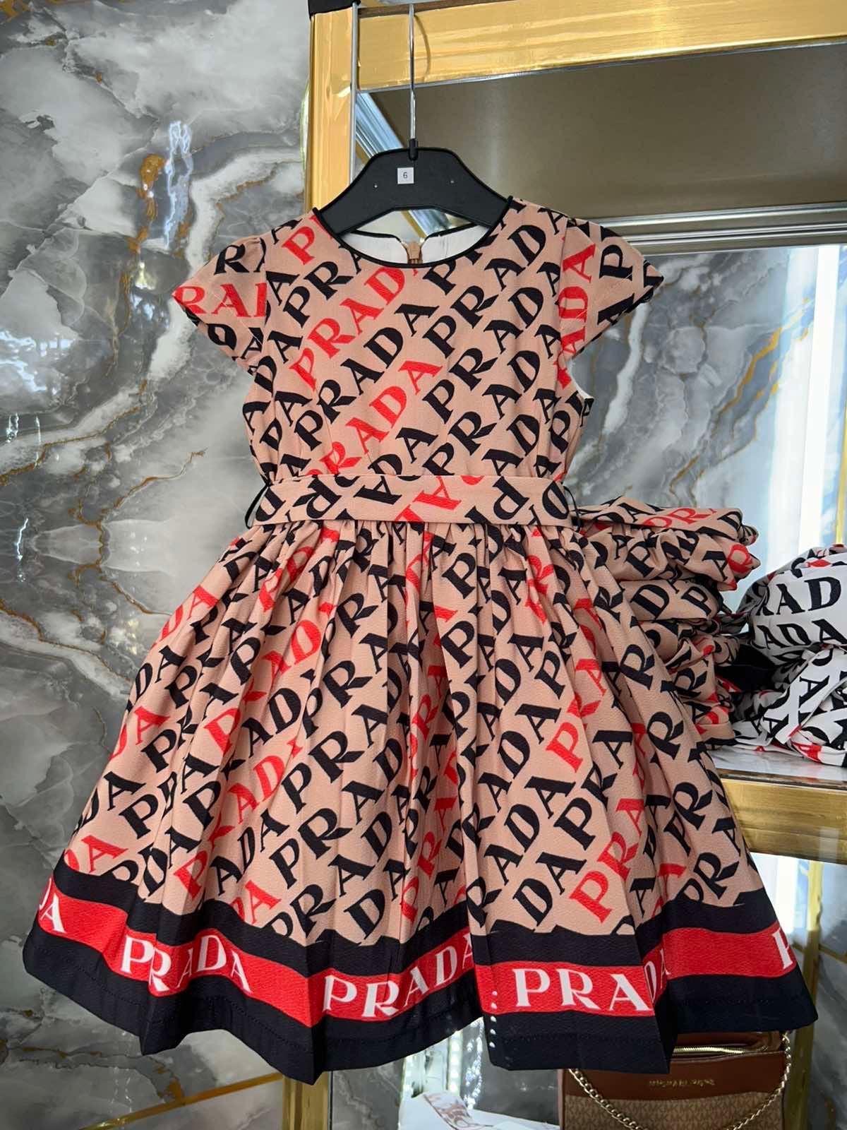 PRADA ΦΟΡΕΜΑ